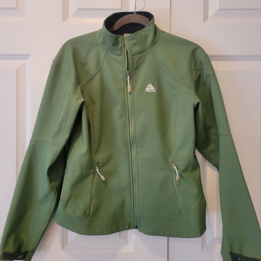 Like New Nike Jacket/Ski Shell